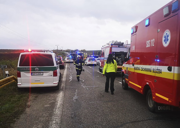 Тежак удес у Словачкој: У несрећи 12 мртвих, међу њима четворо деце (ФОТО)